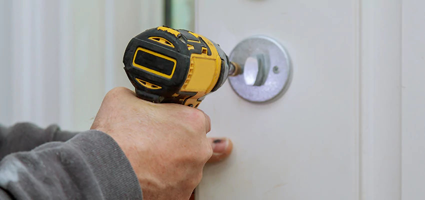 Street Locksmith For Smart Lock Repair in Bronx, NY